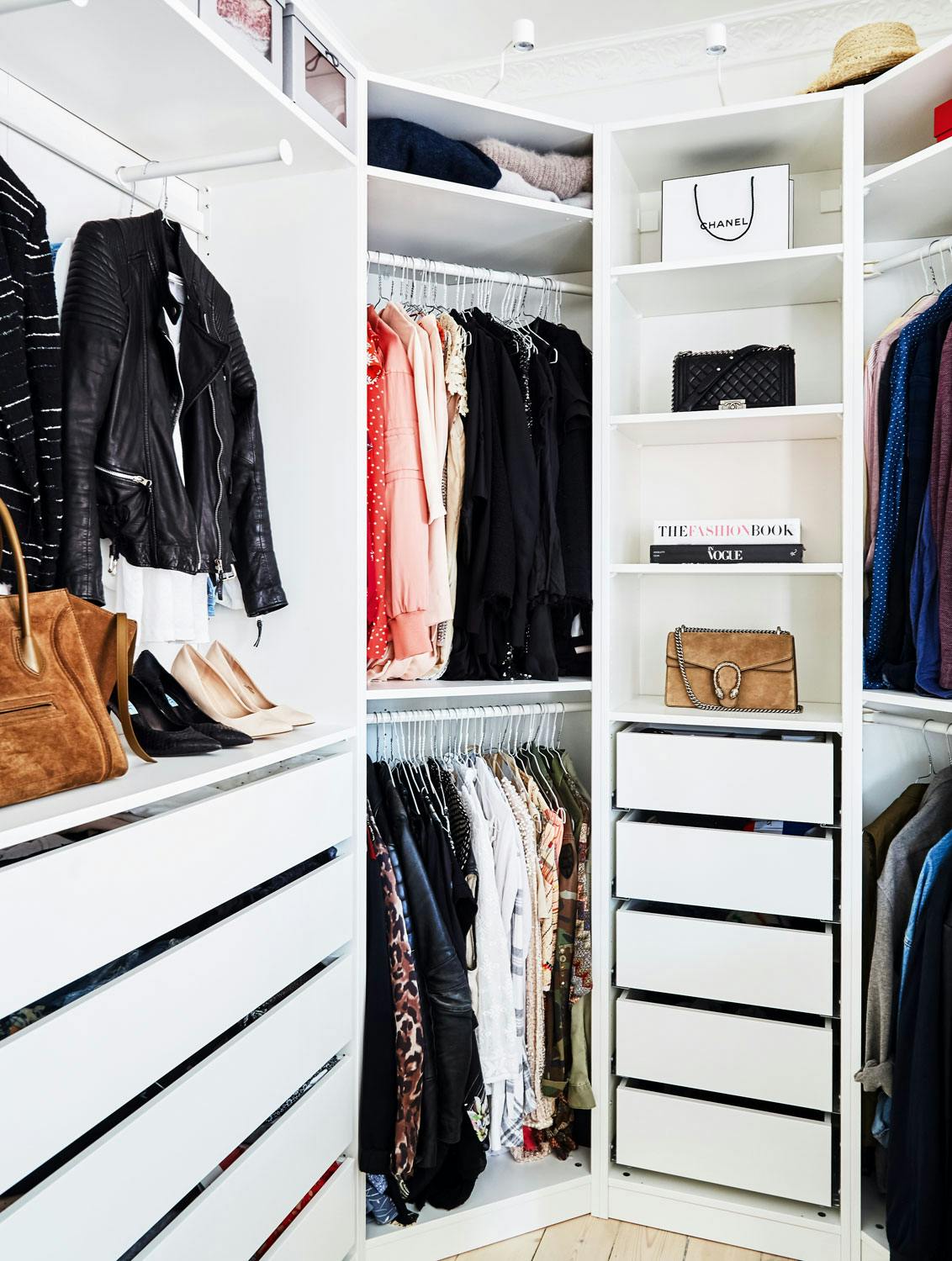 bygde walk-in-closet med ferdige elementer bygde walk-in-closet med ferdige elementer